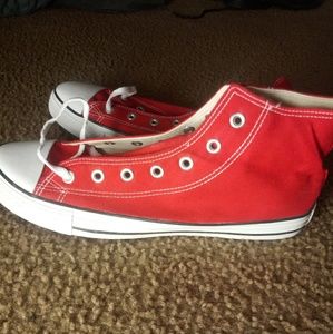 Red Convers Size 11. Never been worn.